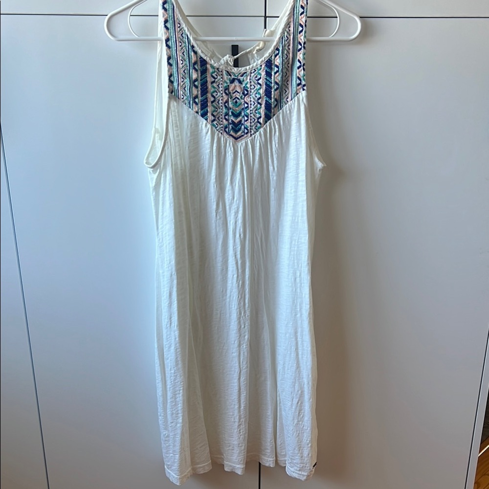 Roxy White Sleeveless Dress with embroidered bobo pattern